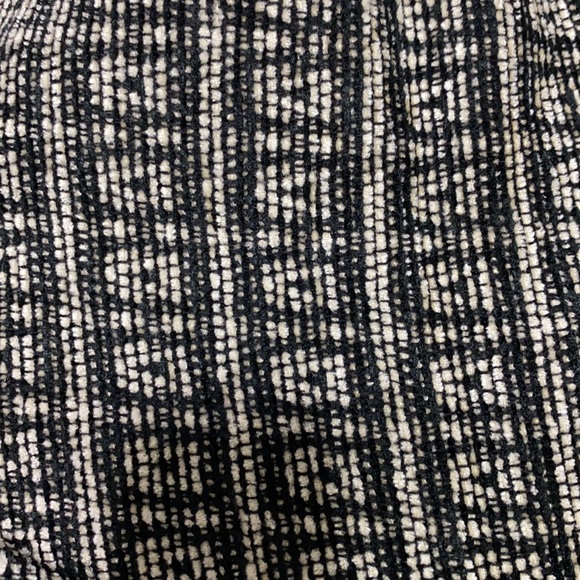 Geoffrey Beene Chenille Dress Scarf/Short Shawl - Picture 3 of 4